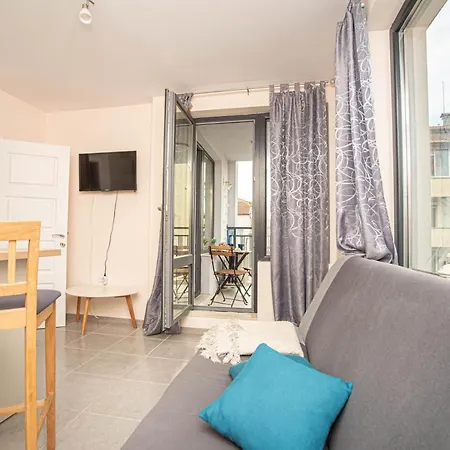 The Captain Be My Guests! By Rv Warna