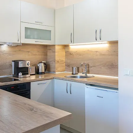 The Captain Be My Guests! By Rv * ヴァルナ