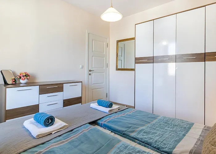 The Captain Be My Guests! By Rv 瓦爾納