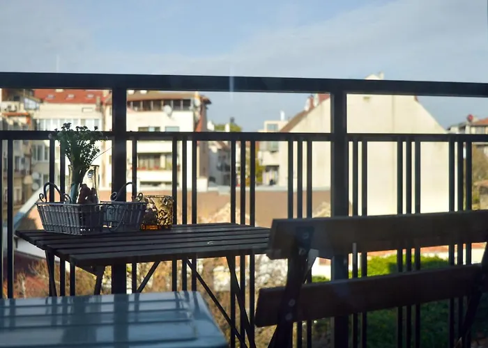 The Captain Be My Guests! By Rv 瓦爾納